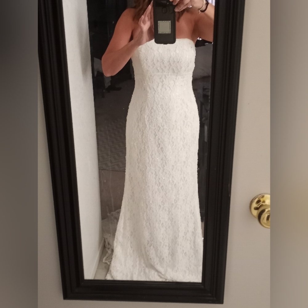Elegant Cream Lace Wedding Dress